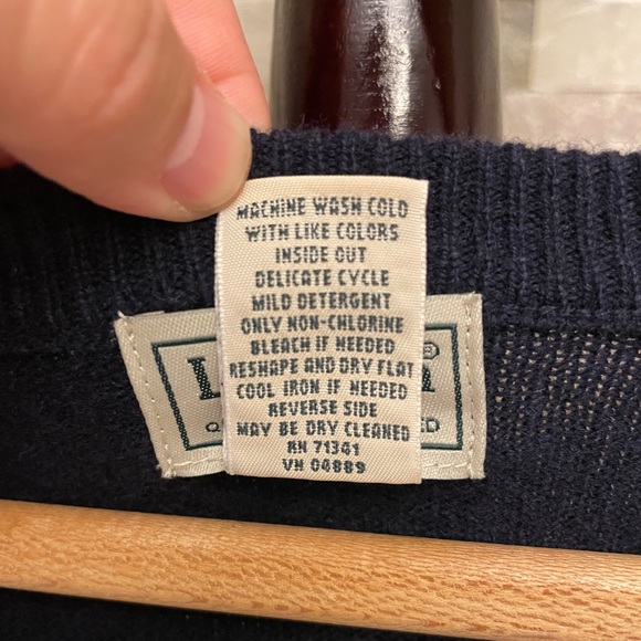 LL Bean Men’s Size X Large 100% Lambs Wool Pullover V-Neck Sweater Navy Blue - Picture 7 of 7